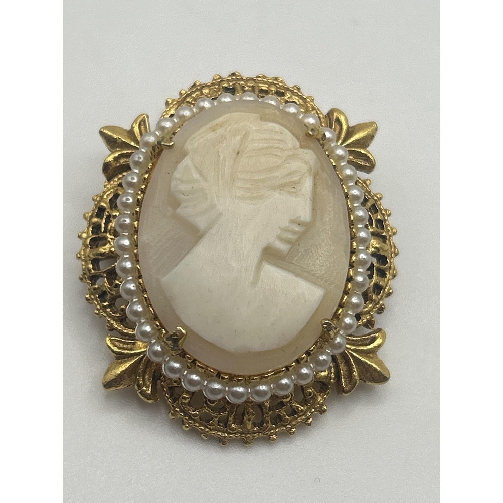 Vintage Florenza Cameo Brooch Pendant Gold Tone Faux Pearl Victorian Style Oval‎